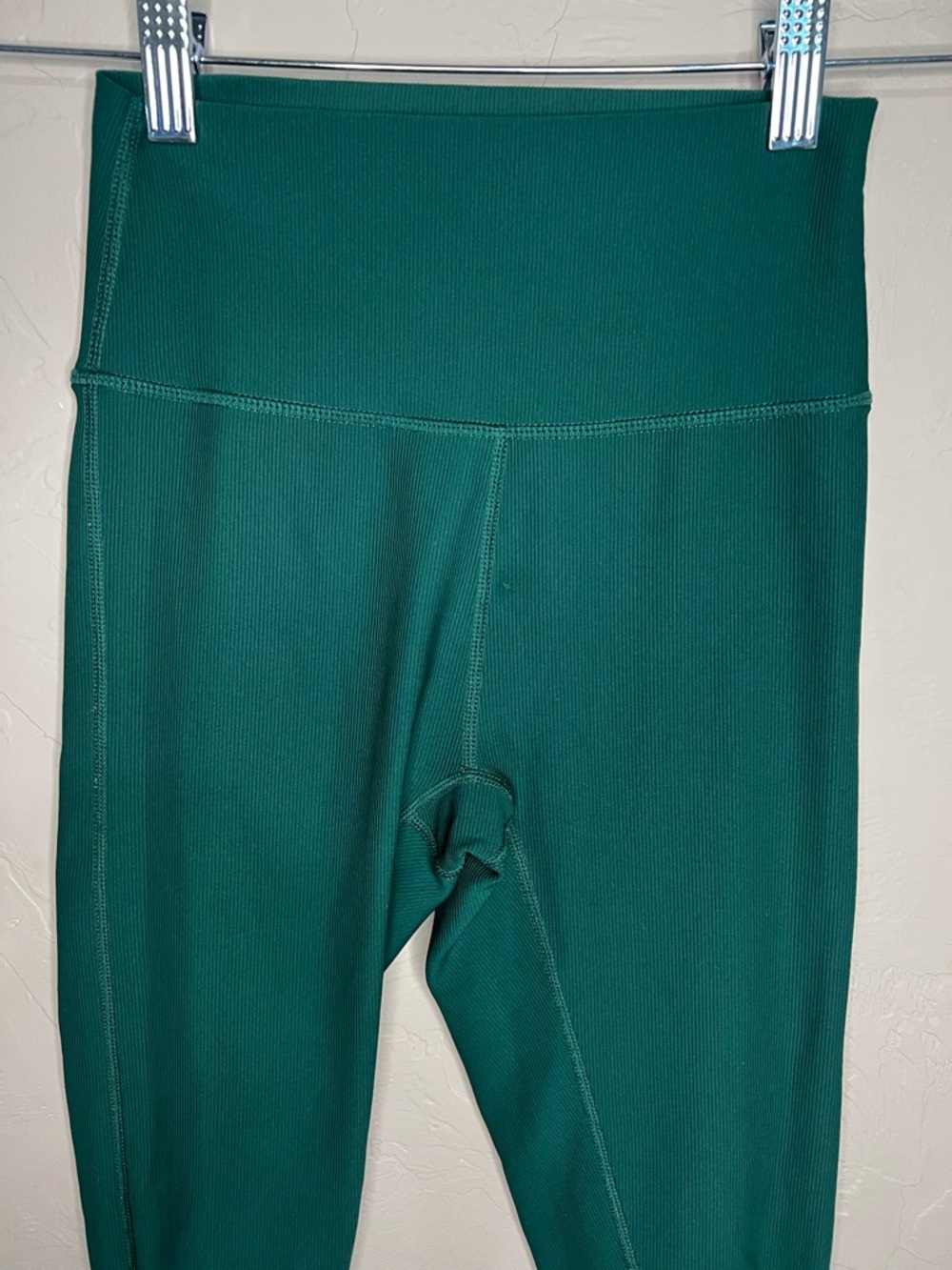 Wilo The Label Green Colorblock Ribbed Performance Leggings - Picture 3 of 9